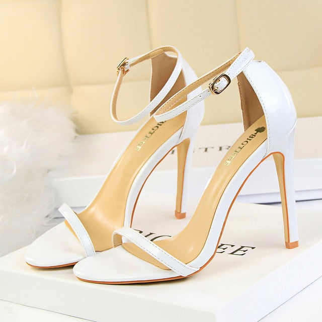 Tacco Lorena White MUST HAVE