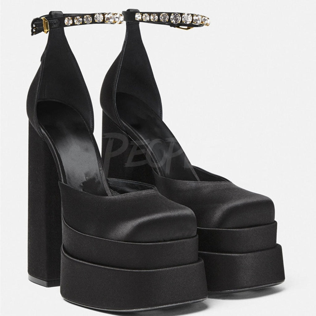 tacchi Bethany black MUST HAVE